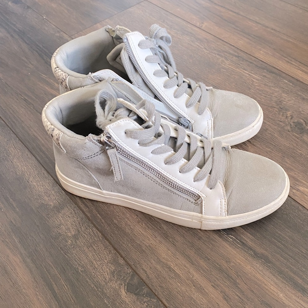 Universal Thread Snake Print Sneakers